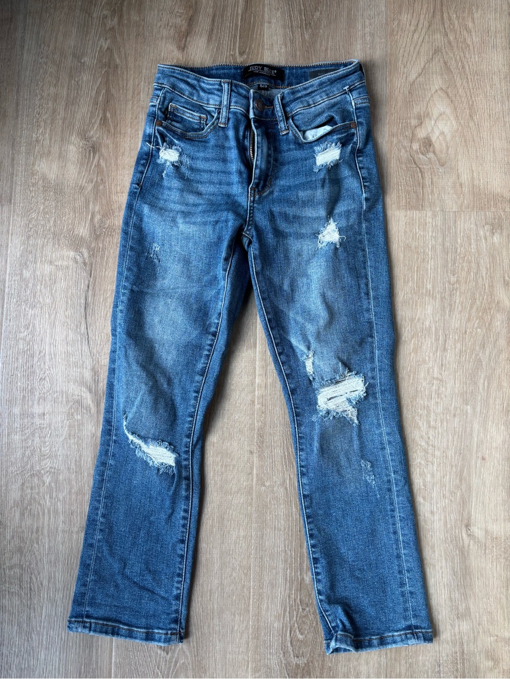 Judy Blue Distressed Cropped Blue Jeans